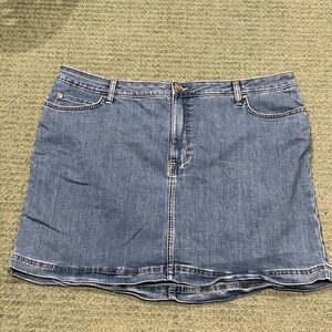 Lee’s mid-rise jean skort